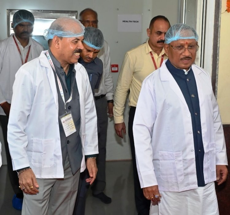 इंदिरा गांधी कृषि विश्वविद्यालय, परिसर में अत्याधुनिक बायोसेफ्टी प्रयोगशाला स्थापित, छत्तीसगढ़ में जैव-सुरक्षा अनुसंधान को मिलेगी नई ऊंचाई, बीएसएल-3 प्रयोगशाला से खुलेंगे वैज्ञानिक नवाचार के नए द्वार : मुख्यमंत्री श्री विष्णु देव साय, संक्रामक रोगों की पहचान, रोकथाम और वैक्सीन अनुसंधान को भी मिलेगी गति*