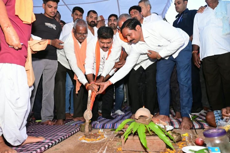 उप मुख्यमंत्री एवं कवर्धा विधायक विजय शर्मा ने 78.51 लाख रुपए के दो सीसी सड़क सह नाली निर्माण कार्यों का किया भूमिपूजन