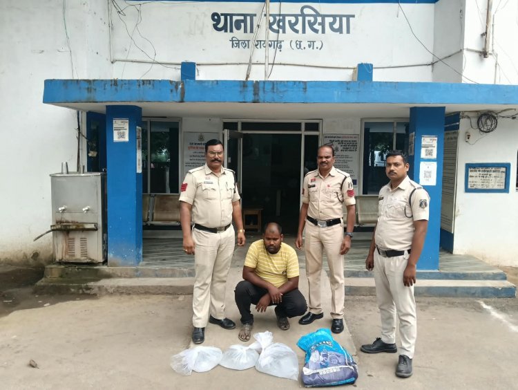 ऑपरेशन आघात में खरसिया पुलिस की अवैध शराब पर कार्यवाही, 20 लीटर महुआ शराब और बाइक सहित आरोपी गिरफ्तार, ₹34 हजार की संपत्ति जब्त