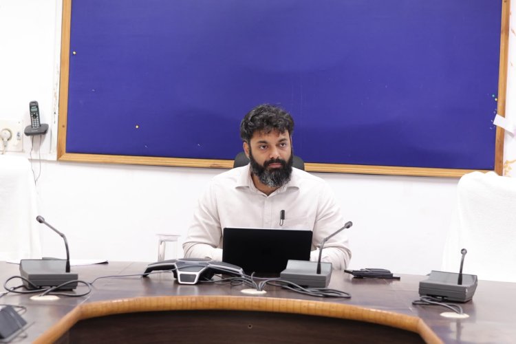 कलेक्टर रोहित व्यास ने कर्मचारियों को दिया दीपावली का तोहफा, जिला कार्यालय में कार्यरत् तृतीय एवं चतुर्थ श्रेणी के कर्मचारियों को मिला समयमान वेतनमान वृद्धि का लाभ